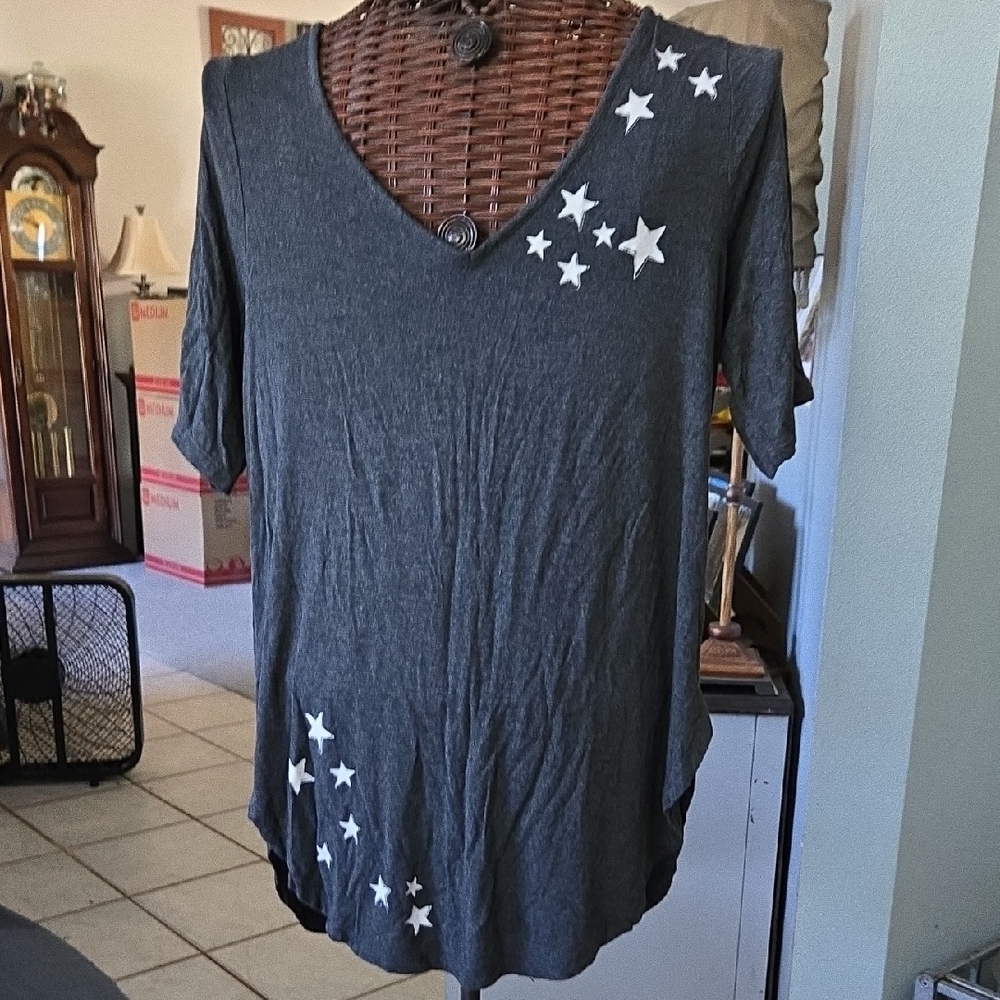 Torrid Gray Short Sleeve Tee with White Stars